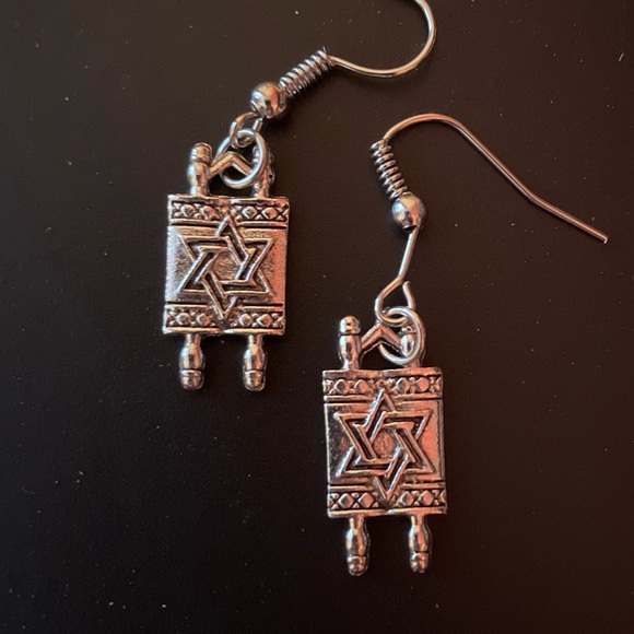 Star Of David Jewish Hebrew Sefer Torah Earrings - Picture 2 of 5